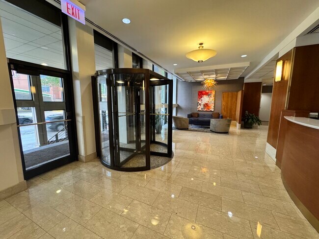 Building Photo - 1660 N La Salle Dr