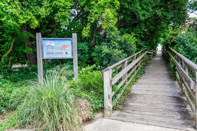 Building Photo - Move-In-Ready! Willoughby Beach, Norfolk!