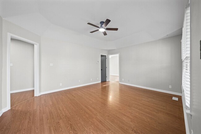 Building Photo - 3 Bedroom 1 1/2 Bath Renovated Home For Rent!