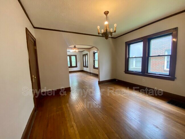 Building Photo - 689 Schiller Ave