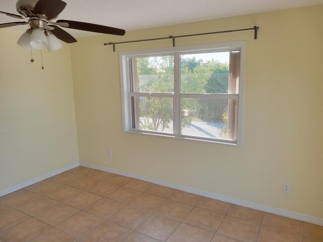 Building Photo - 201 Cutthroat Dr