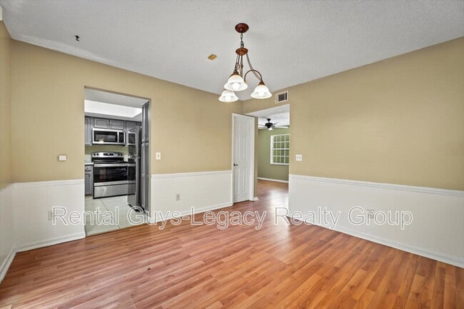 Building Photo - 803 Kettering Way