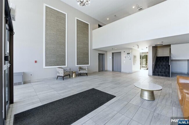 Building Photo - 1111 River Rd