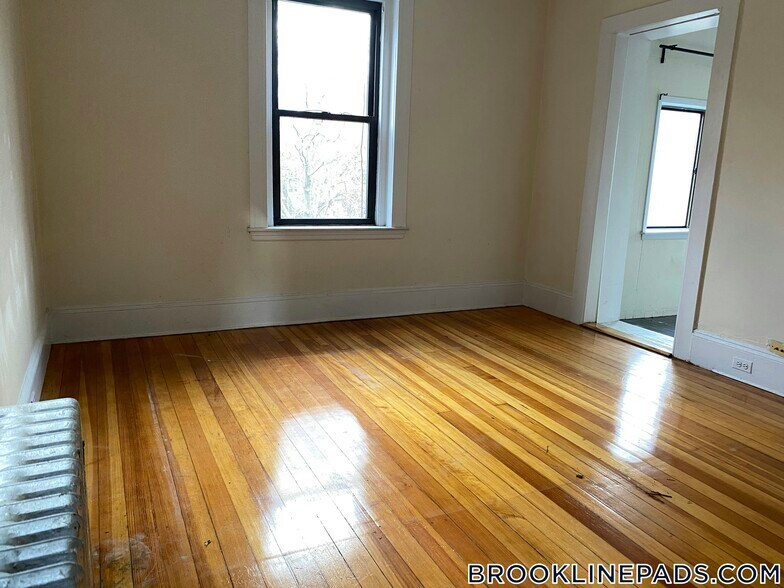 Building Photo - 143 Freeman St