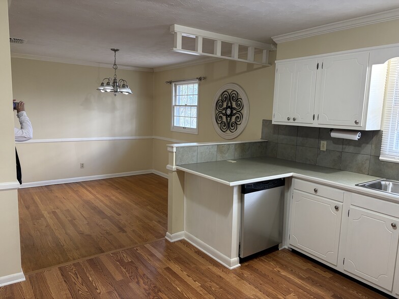 Building Photo - 16348 Woodcliffe Dr