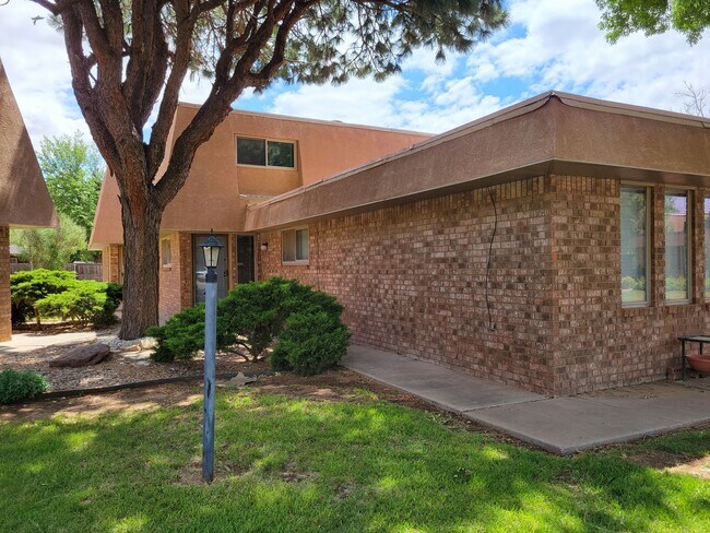 Building Photo - COLONIAL PARK CONDO