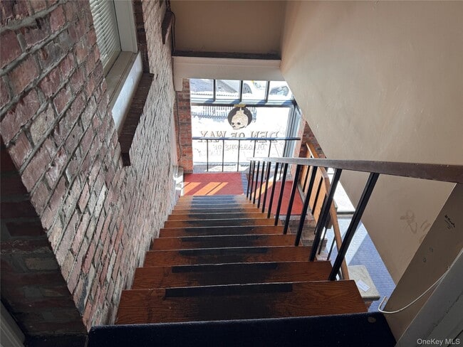 Building Photo - 175 Main St