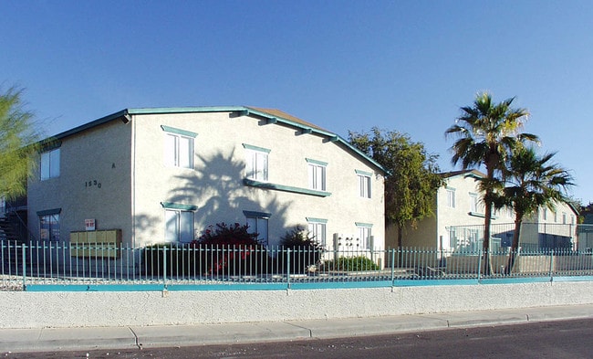 Crest Apartments - Casa De Paz