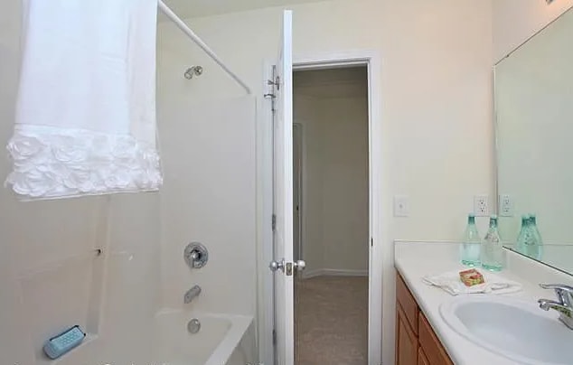 upstairs shared full bathroom - 1210 Orchard Oriole Ln