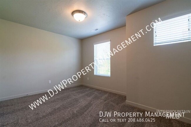 Building Photo - 3715 N Centrepoint Way