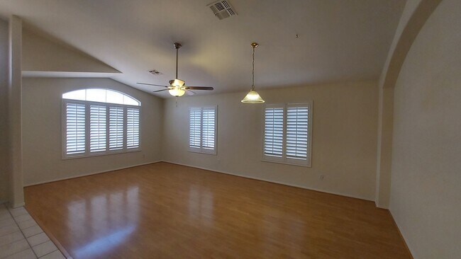 Building Photo - TERRIFIC FOUR BEDROOM PEORIA HOME WITH A POOL!