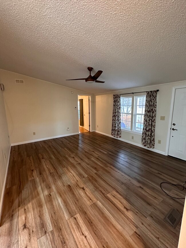 Building Photo - 304 Carson Elliott Dr