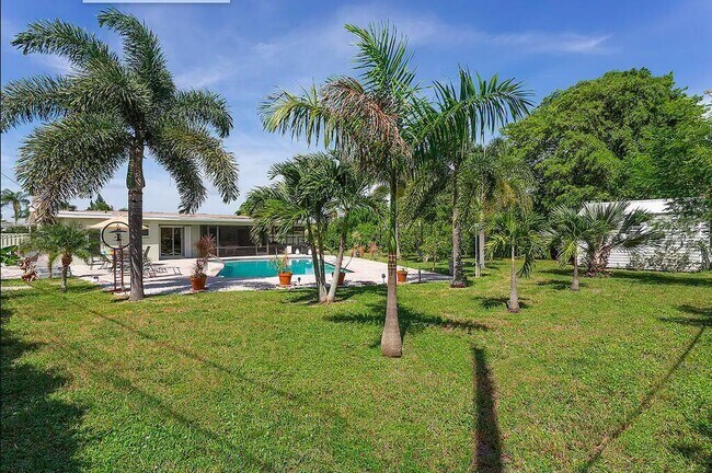 Building Photo - 272 NW 45th St