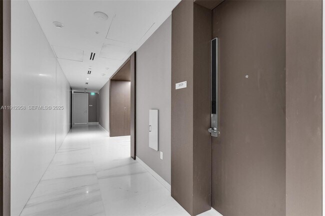 Building Photo - 300 Biscayne Blvd Way