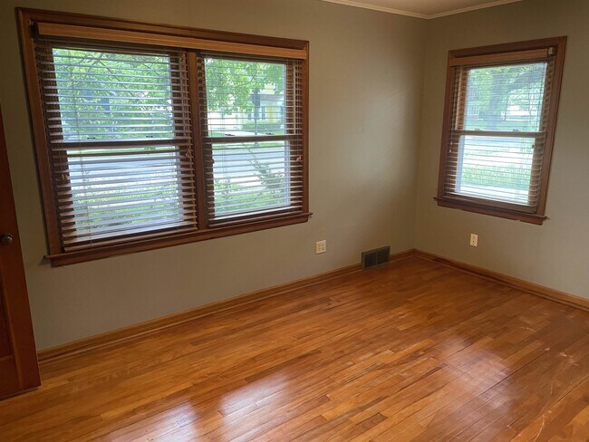 Building Photo - 1740 Park St