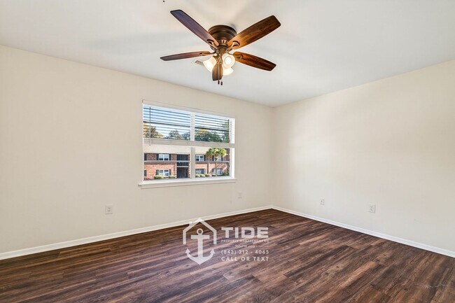Building Photo - Comfortable Living Near Greenway Access