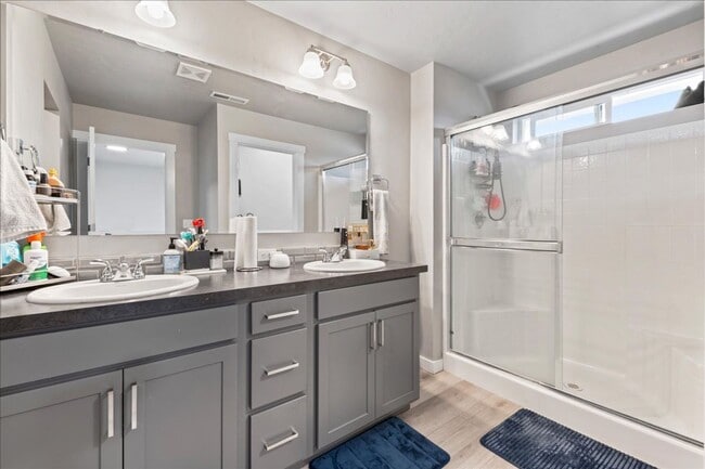 Building Photo - Single level 4bd/2ba/3 car garage Home in North Meridian