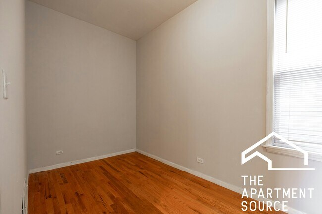 Building Photo - 2416 N Maplewood Ave