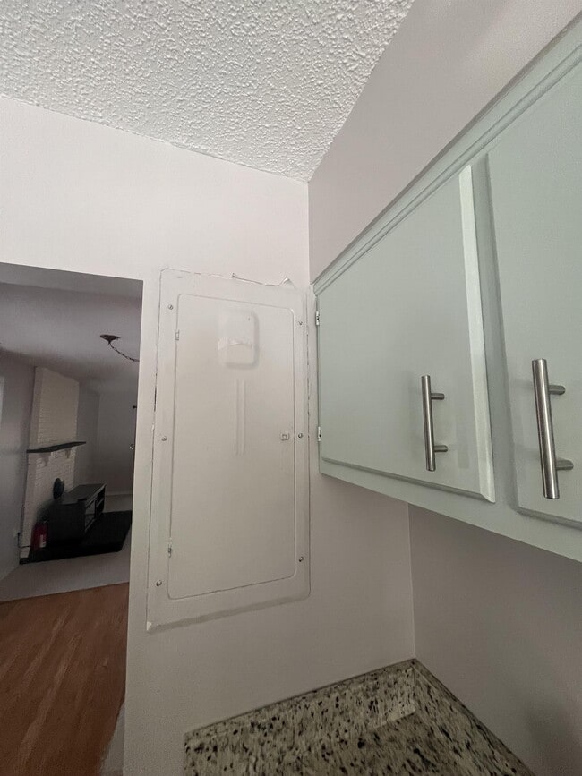 Building Photo - 59 Highwood Dr