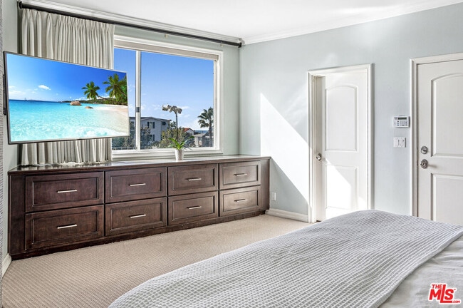 Building Photo - 318 26th St