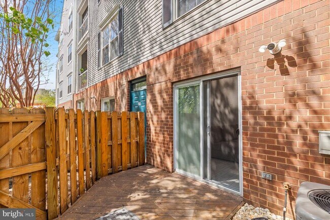 Building Photo - 255 S Pickett St