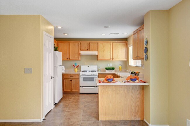 Building Photo - 4 Bedroom with Pool in Centennial Hills