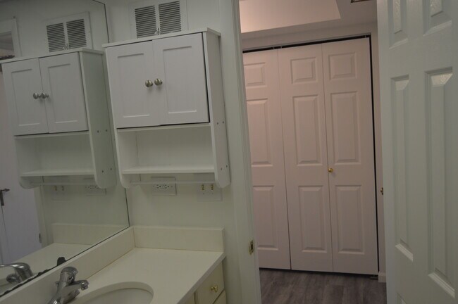 Building Photo - 13200 W Heiden Cir