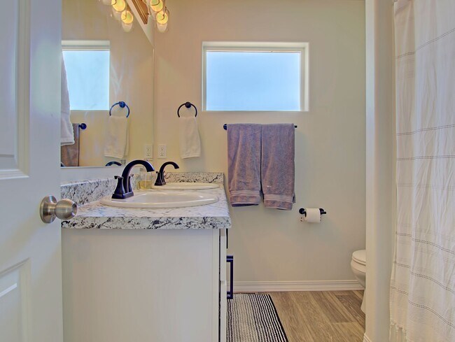 Building Photo - Bright & Open 3-Bed | Great Yard + Mountai...