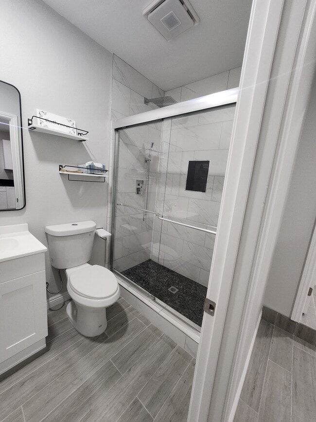 Building Photo - 7415 Laurel Ave