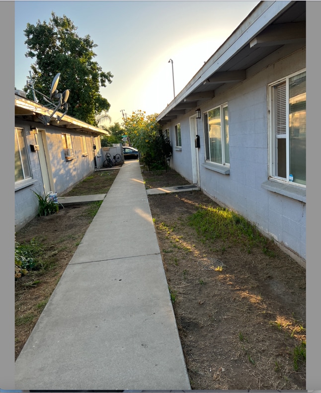 Building Photo - 927 S Thorne Ave