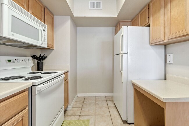 Building Photo - 2950 Viscaya Pl