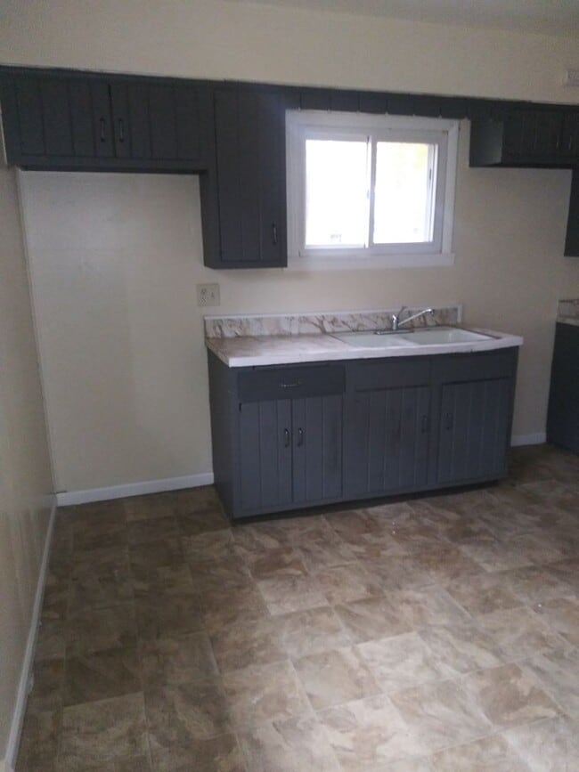 Building Photo - 3 Bedroom Single family home