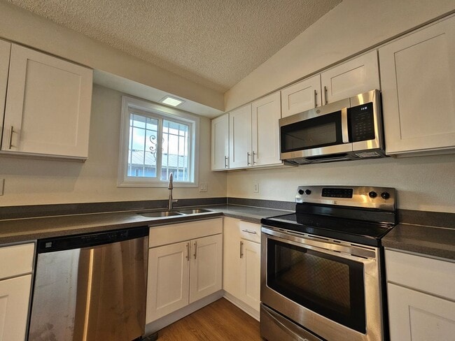 Building Photo - Charming Single-Level Home Featuring New Hardwood Floors, Bright Bedrooms & Open-Concept Living