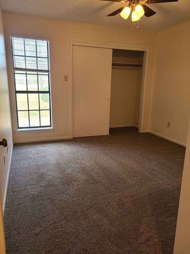 Building Photo - 128 Hayter St