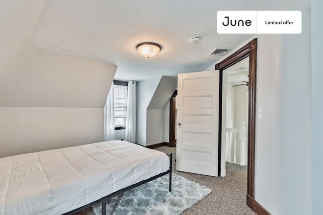 Primary Photo - Private bedroom in 6 bed/2.5 bath Home