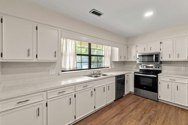 Building Photo - 129 Brookwood Ln