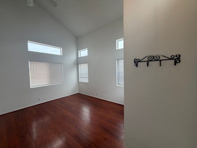 Building Photo - 3 Bedroom Home Near Unser Blvd NW & McMahon Blvd NW!