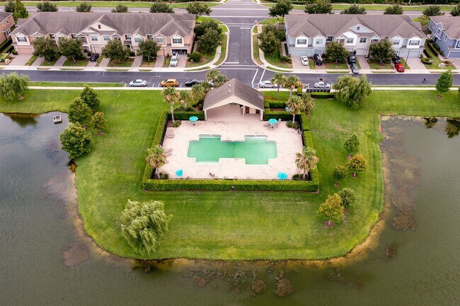 Building Photo - Swimming pool in Community here in this great 3 bdrm home!