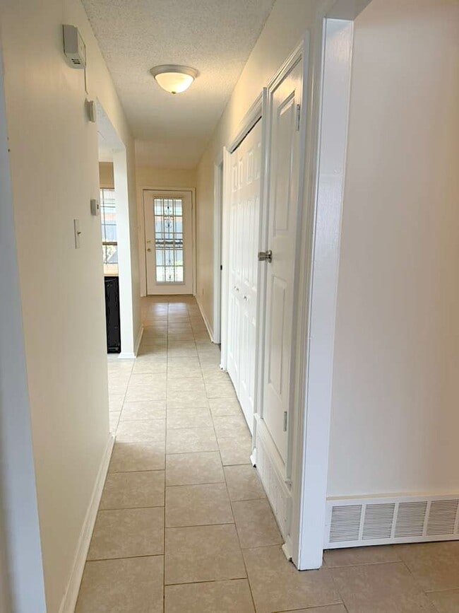 Building Photo - 3039 Greenlodge Ln