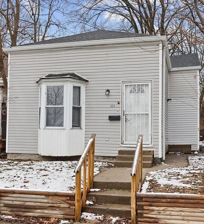 Building Photo - STUNNING! Three bedroom house!