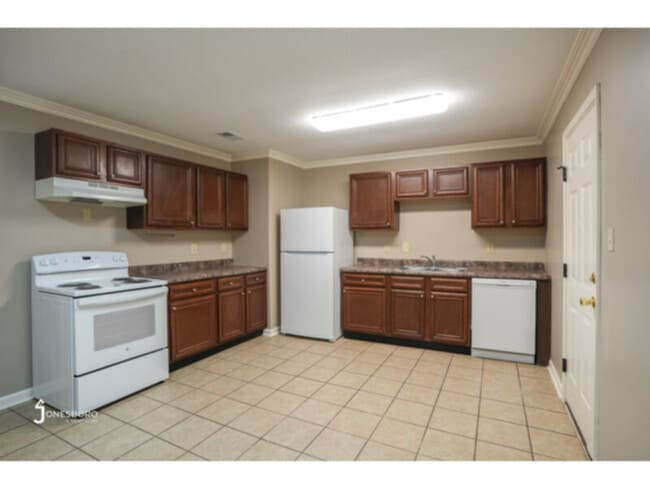 Building Photo - 1616 Shady Grove Rd