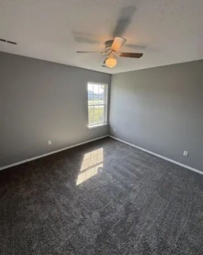 Building Photo - 5 bed/3 bath house