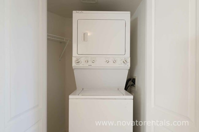 Building Photo - 852 Diablo Ave