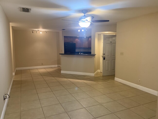 Building Photo - 3370 Pinewalk Dr N