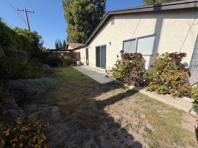 Building Photo - 2 Bed, 1 Bath single story duplex