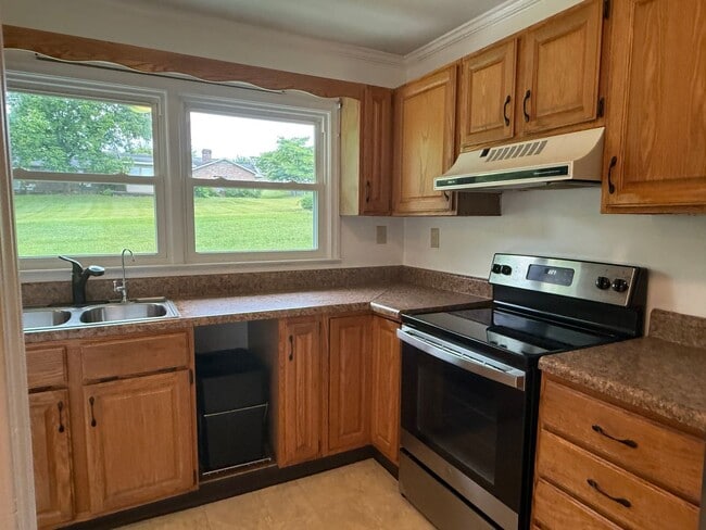 Building Photo - 3/2 bath home - Town Acres School District!