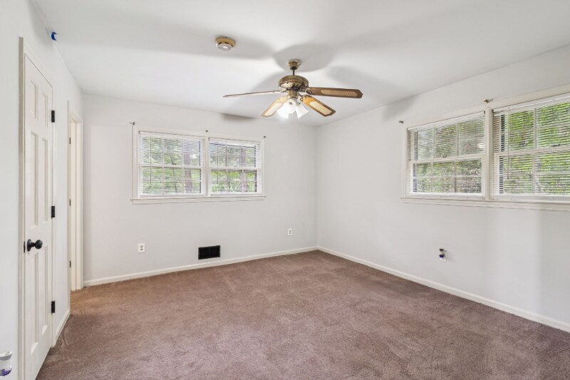 Building Photo - 2600 Lantern Ln