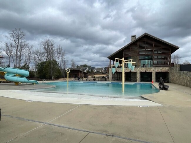 Building Photo - 1332 Big Falls Dr