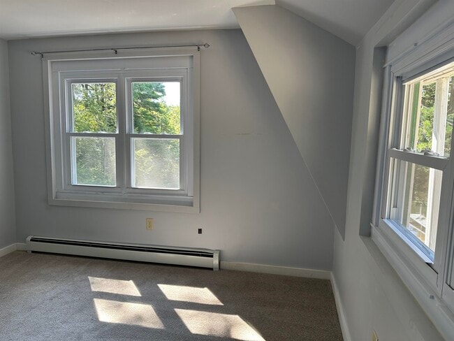 Building Photo - 92 Thayer Rd