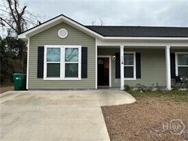 Building Photo - 520 Davis Ave